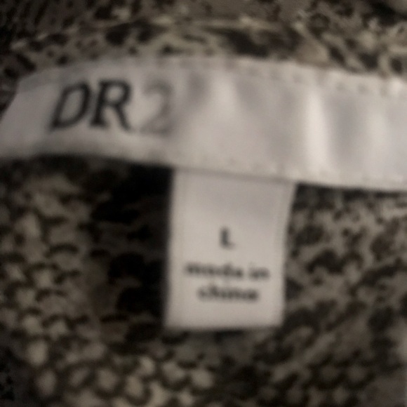 Dr2 lapel v-neck blouse 3/4 buttoned sleeves - Picture 5 of 5